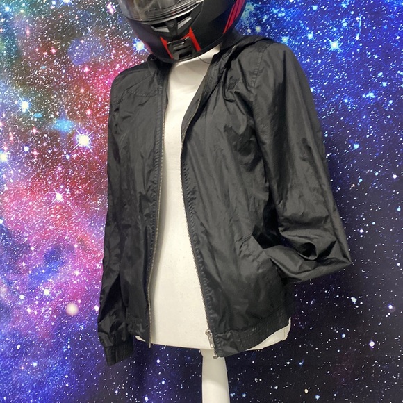 Zine | M | Sleek Black Windbreaker Jacket - Picture 1 of 8